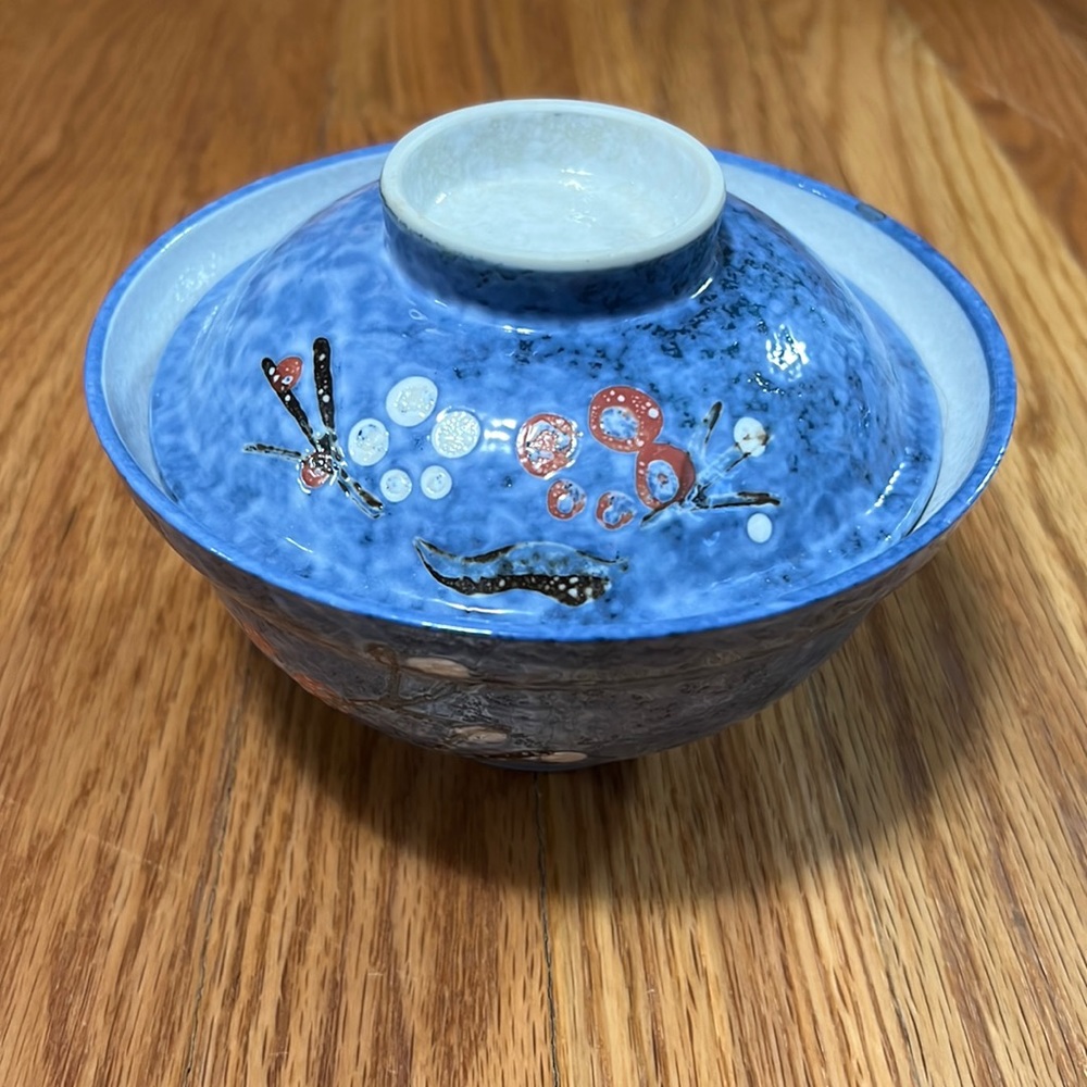Donburi bowl with lid